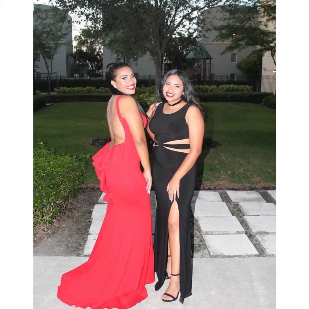 Red Dress - Picture 4 of 5